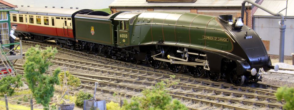 KEMILWAY Korean Brass LNER Tourist stock in Crimson and Cream